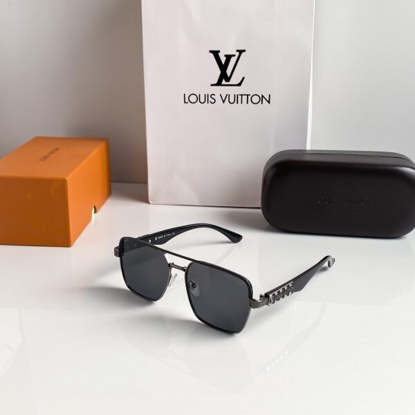 Louis_Vuitton 52