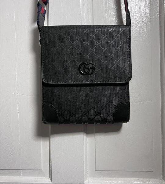Gucci_Unisex_Messanger_Crossbody_Bag_With_Dust_Bag_(Black)