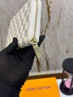 LOUIS_VUITTON ZIP WALLET S15 NOTE- SLIGHTLY DAMAGE (WHITE CHECKS) - Image 7