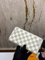 LOUIS_VUITTON ZIP WALLET S15 NOTE- SLIGHTLY DAMAGE (WHITE CHECKS) - Image 5