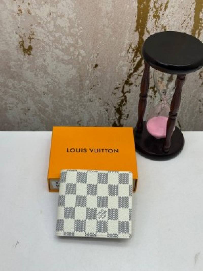 692b55009fd4c0 (1) LOUIS_VUITTON WHITE PREMIUM WALLET WITH OG BOX MODEL NO -26 - Image 1