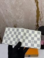 LOUIS_VUITTON WHITE PREMIUM WALLET WITH OG BOX MODEL NO -26 - Image 3