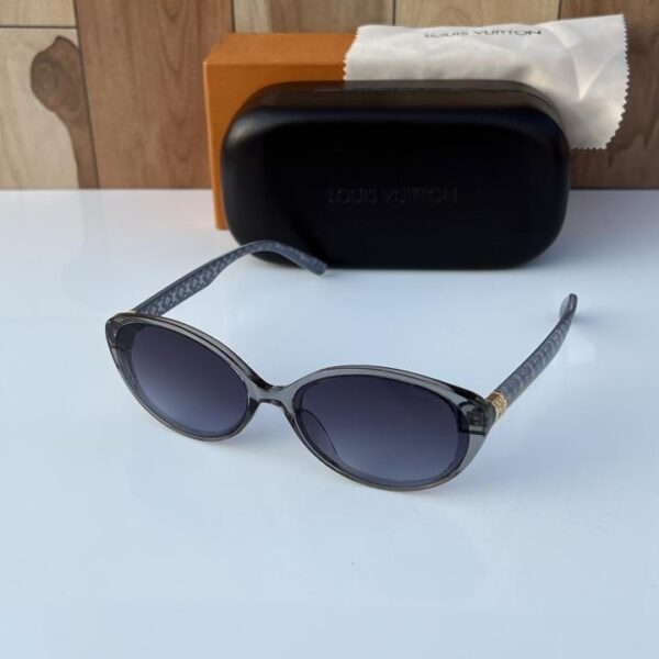 Louis_vuitton_2877_grey