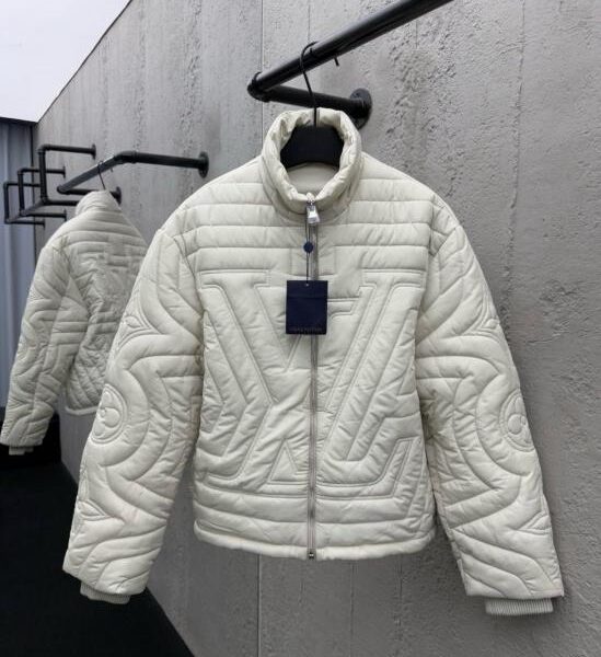 LOUIS.VUITTON.100%IMP.EMBOSSED.PUFFER.JACKET.MR250.