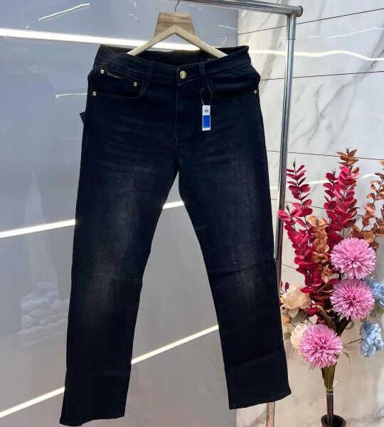 Dolce and Gabban a Black Shade Imported Lycra Straight Fit Ankle Lenght Denim With Metal Logo 3346