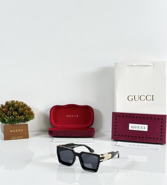 Gucci_02_Gold_Black