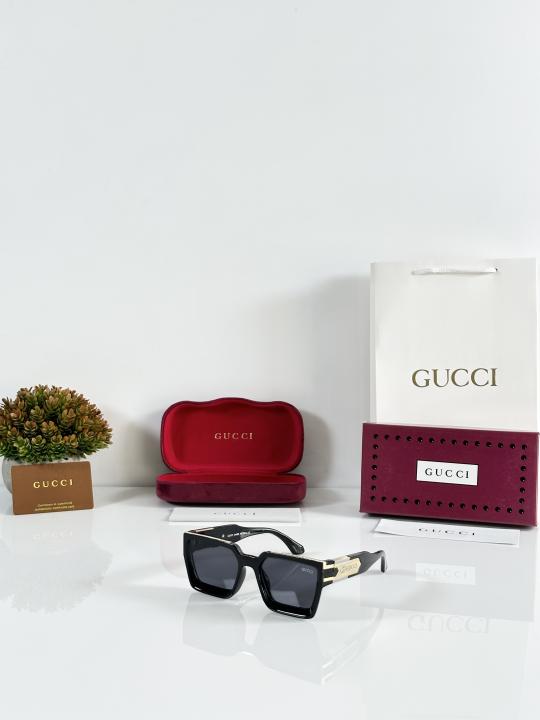 6936bc7cb45450 Gucci_02_Gold_Black - Image 1