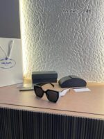 Pradda_2246_White_black