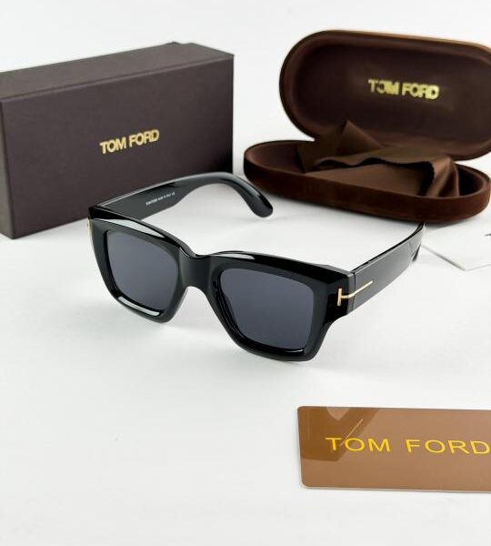 TOMFORD BLACK 184