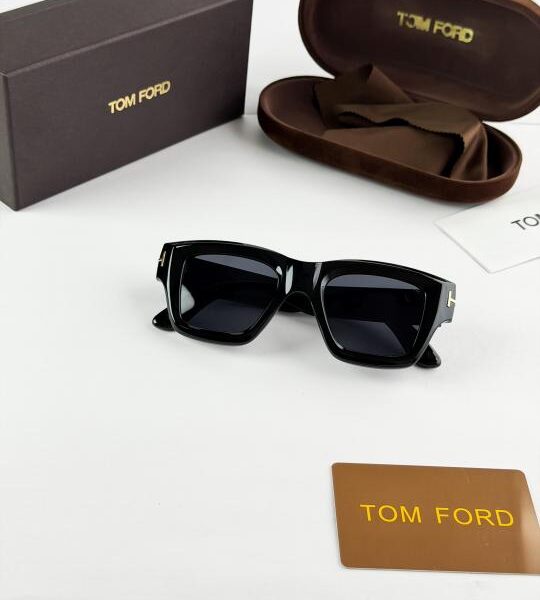 TOMFORD BLACK 184