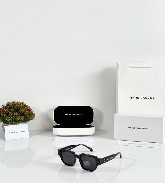 Marc Jacobs 1110 Black