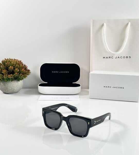 Marc Jacobs 1126 Black