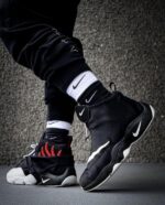 Nikkee Air Zoom Flight 98 The Glove in the black and white colorway.