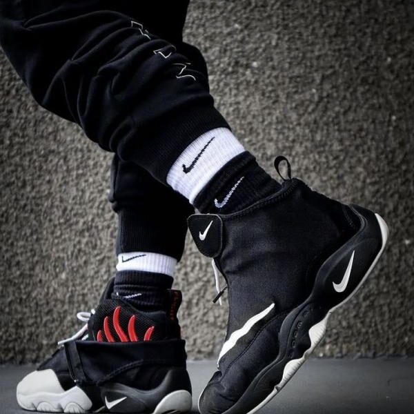 Nikkee Air Zoom Flight 98 The Glove in the black and white colorway.
