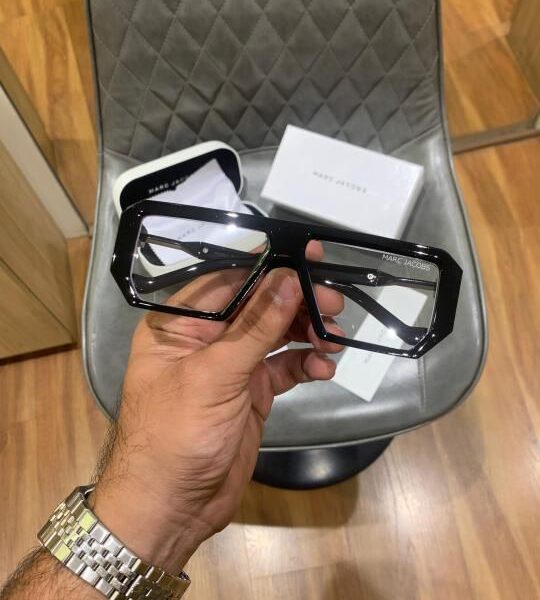 Marc_jacobs_kuboraum_new_black_plano