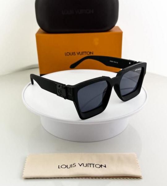 Louis_vuitton_black_65N