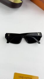 Louis_vuitton_gold_black_6155 - Image 2