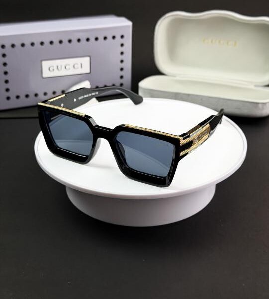 Gucci_gold_black_g2