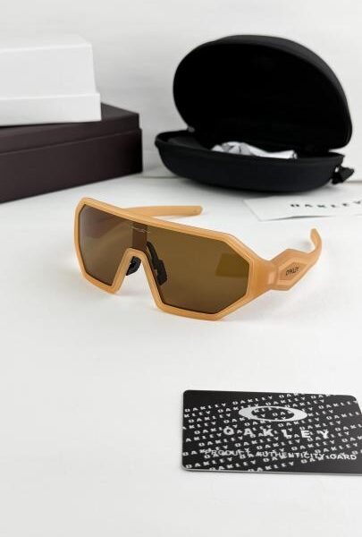 Oakley_brown_606