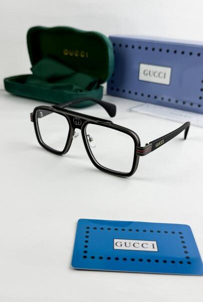 Gucci_black_plano_1295